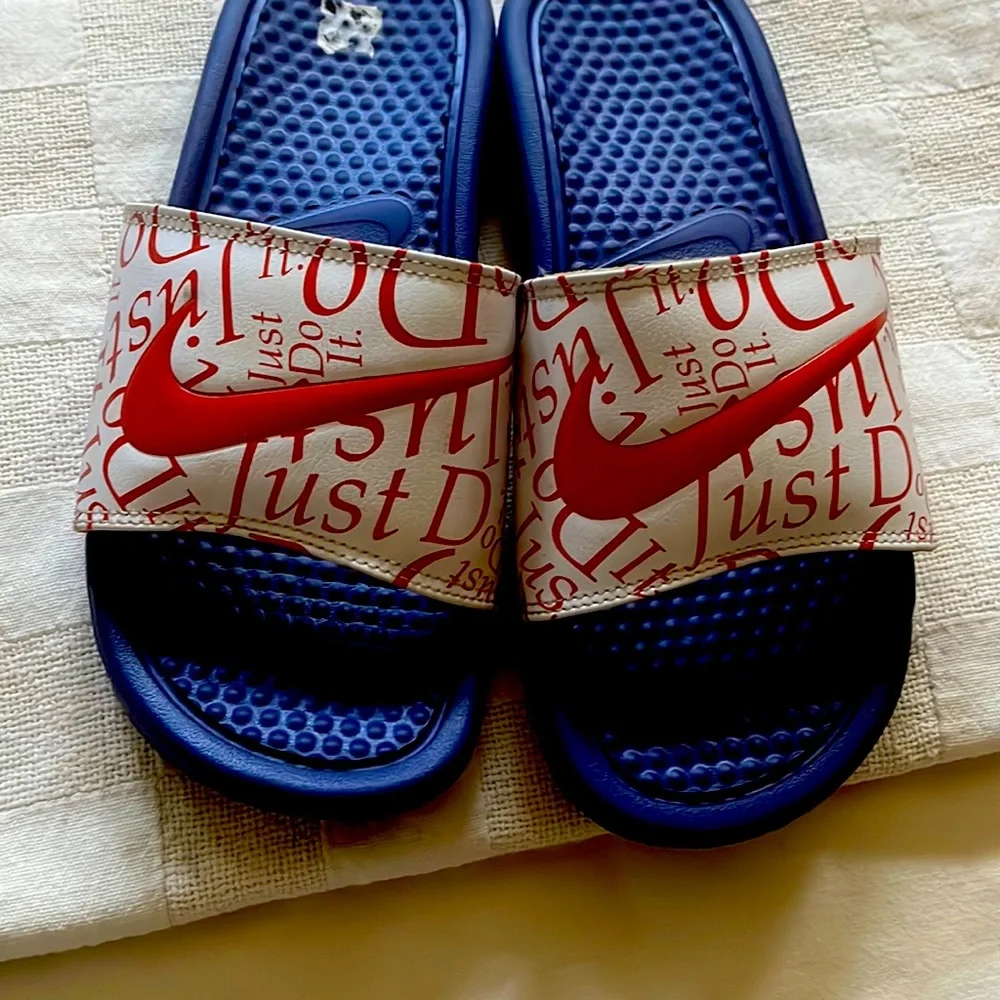 Nike slides - Picture 1 of 4
